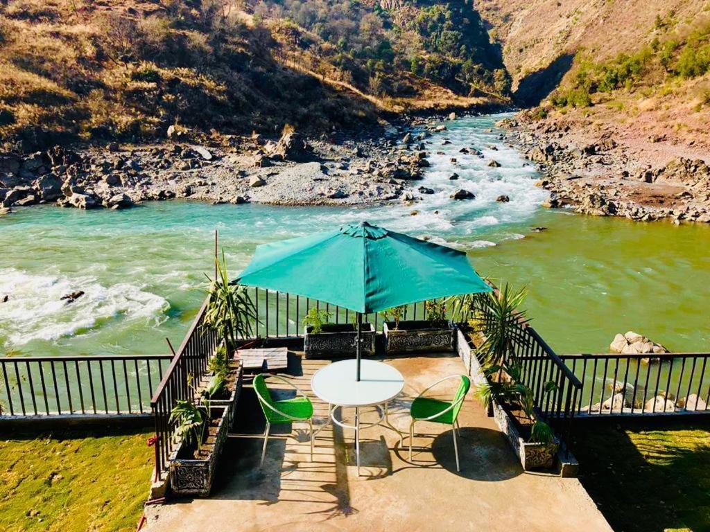 Hotel La Orilla Muzaffarabad Exterior photo