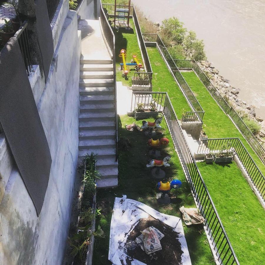 Hotel La Orilla Muzaffarabad Exterior photo