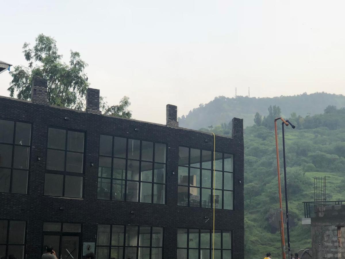 Hotel La Orilla Muzaffarabad Exterior photo