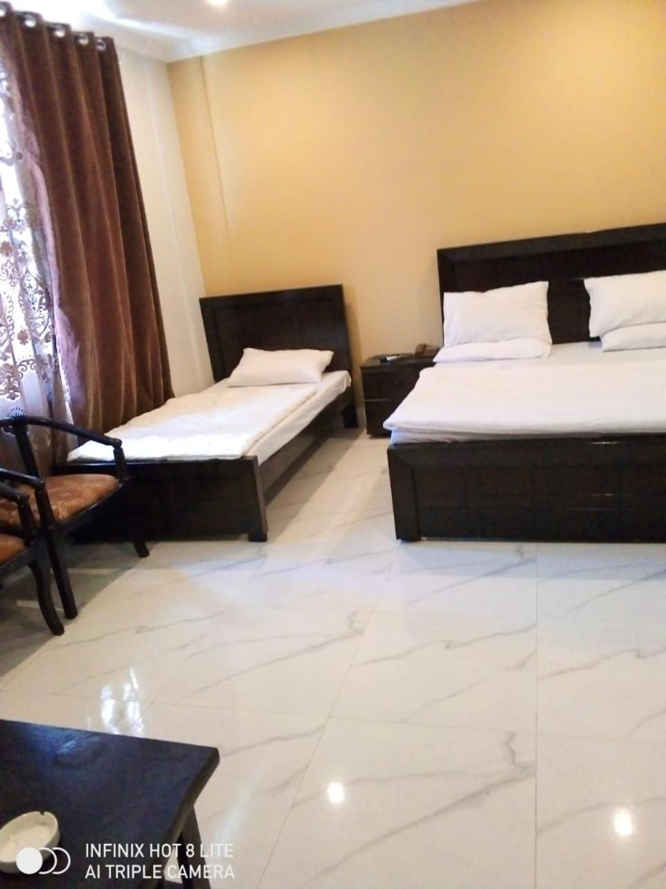 Hotel La Orilla Muzaffarabad Exterior photo